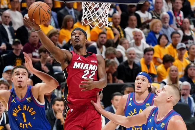 Prvi zvezdnik Miamija Jimmy Butler ni bil razpoložen. FOTO: Kyle Terada/Usa Today Sports/Reuters Con