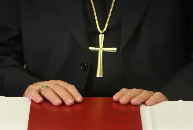 Časnik El País je poročal, da se omenjene številke nanašajo le na primere, za katere je Cerkev izvedela od ustanovitve posebnih uradov za prijavo s strani prizadetih leta 2019. FOTO: Jure Eržen/Delo