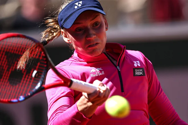 Jelena Ribakina med svojo zadnjo tekmo na letošnjem OP Francije. FOTO: Anne-christine Poujoulat/AFP