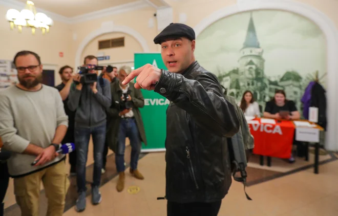 Očitke o premiku Levice na sredino in pozive k repozicioniranju na levo je sprožil dell članstva s poslancem Miho Kordišem. FOTO: Matej Družnik/Delo