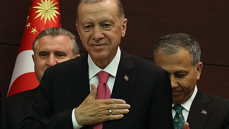 Fotografija: Turški predsednik Recep Tayyip Erdogan je v soboto v parlamentu v Ankari zaprisegel za tretji petletni predsedniški mandat. FOTO: Adem Altan/AFP