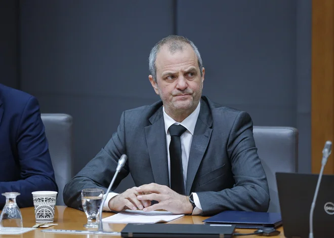 Minister za naravne vire in prostor Uroš Brežan se je zavezal, da bo prebivalcem slovenske Istre in kraškega zaledja zagotovil preskrbo s pitno vodo. FOTO: Jože Suhadolnik/Delo
