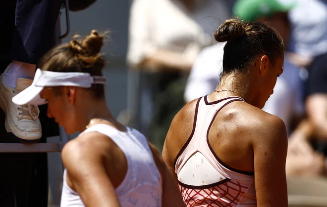 Elina Svitolina in Arina Sabalenka se nista rokovali zaradi vojne. FOTO: Clodagh Kilcoyne/Reuters