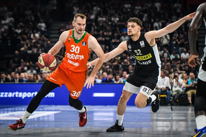 Zoran Dragić (levo) je bil najsvetlejša Olimpijina točka na črni večer v Beogradu. FOTO: ABA