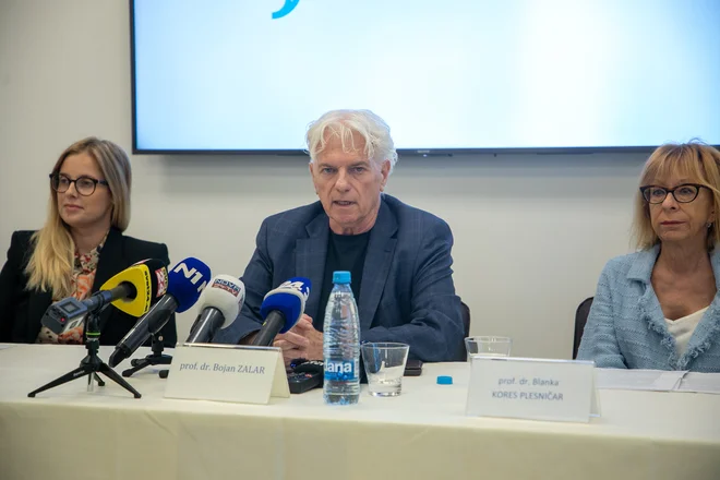 Novinarska konferenca vodstva psihiatrične klinike: Nataša Mikez, Bojan Zalar, Blanka Kores Plesničar in Jurij Bon. FOTO: Voranc Vogel/Delo