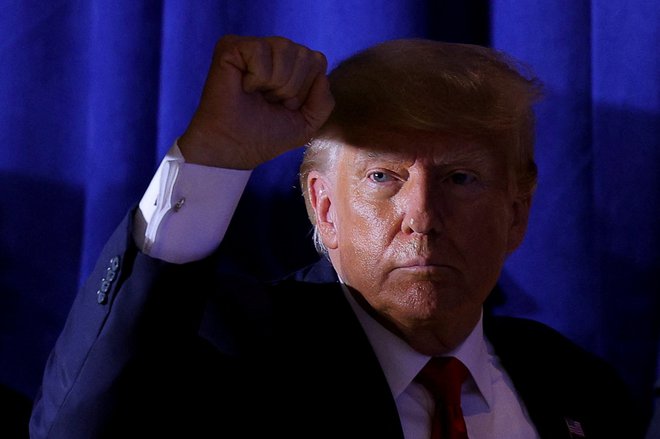 Nekdanji ameriški predsednik Donald Trump med predvolilno kampanjo aprila letos. FOTO: Brian Snyder/Reuters