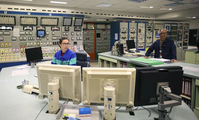 V EU se je razvil konflikt o tem, ali je vodik, proizveden z jedrsko energijo, enako zelen kot tisti, proizveden iz obnovljivih virov. FOTO: Jože Suhadolnik/Delo