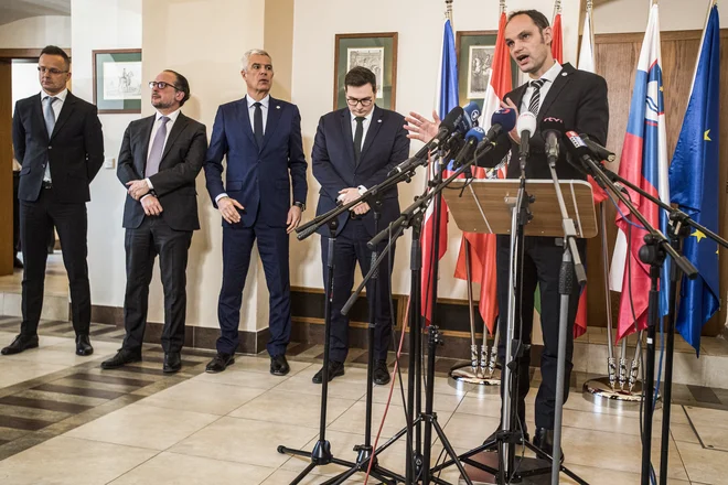 V SDS odpravi veta v skupni zunanji in varnostni politiki niso naklonjeni. FOTO: Michal Cizek/AFP