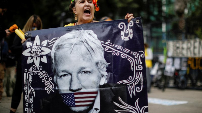 Fotografija: Ustanovitelju Wikileaksa v britanskem pravnem sistemu preostane samo še ena pritožba. FOTO: Luis Cortes/Reuters
