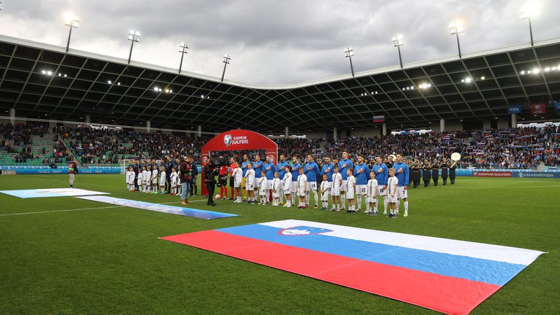Fotografija: Slovenska nogometna reprezentanca je dobro odprla boj za evropsko prvenstvo v Nemčiji, ki bo v marsičem ločilo nogometno družino v Evropi na uspešno in neuspešno. FOTO: Borut Živulović/Reuters