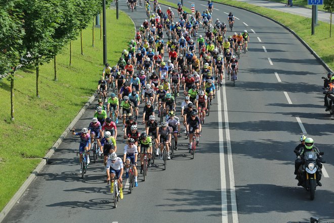 Trasa velikega maratona kolesarje vodi iz Ljubljane proti Vrhniki ter nato do Logatca, Godoviča in Idrije. FOTO: Jože Suhadolnik/Delo