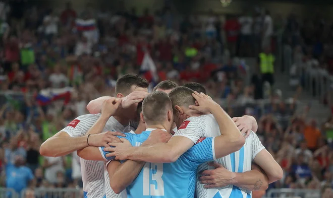 Slovenski odbojkarji so v imenitnem slogu sklenili turnir v Nagoji. FOTO: Blaž Samec/Delo