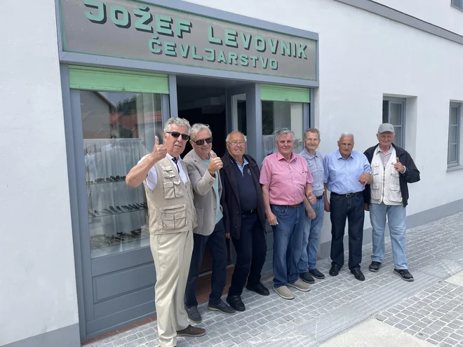 Slovenski rokometni šampioni iz leta 1963; z leve: Danijel Pučko, Janko Štimnikar, Peter Vrunč, Tone Krevh, Ivan Krajnc, Alojz Ocepek in Štefan Merčnik. Foto Rok Tamše