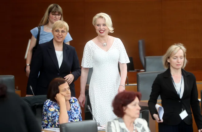 Predsednica DZ Urška Klakočar Zupančič je danes pripravila v DZ posvet Za boljšo prihodnost starejših in upokojencev. FOTO: Blaž Samec/Delo