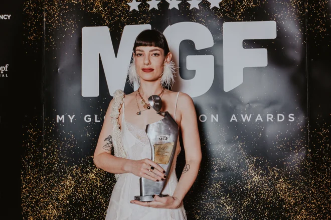 Sari Valenci je pred leti v Los Angelesu študijsko prakso opravljala pri modnem oblikovalcu Jeremyju Scottu in med drugim spoznala Rihanno in Katy Perry. FOTO: Damira Kalajzić