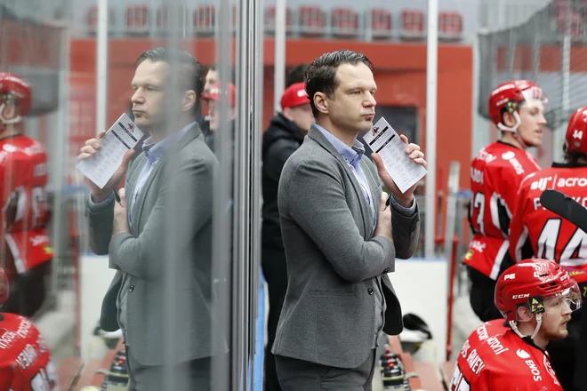 Pod vodstvom trenerja Gabra Glaviča so železarji pomladi prvič doslej osvojili naslov zmagovalcev alpske lige. FOTO: Leon Vidic/Delo