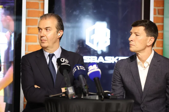 Novi Olimpijin trener Simone Pianigiani (levo) in novi športni direktor Vlado Ilievski. FOTO: Cedevita Olimpija