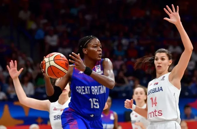 Temi Fagbenle est une arme dangereuse de la Grande-Bretagne.  PHOTO : FIBA