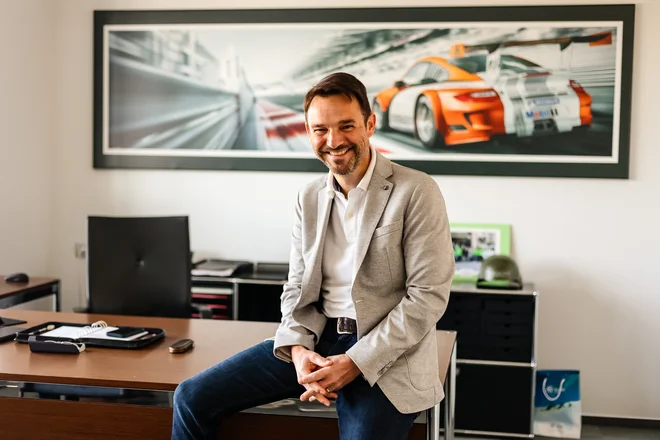 Veseli me, da ima Porsche Slovenija približno tretjinski tržni delež, in to v slabih in dobrih časih, pa tudi v novih razmerah, pravi Danilo Ferjančič, generalni direktor Porscheja Slovenija. FOTO: Črt Piksi/Delo