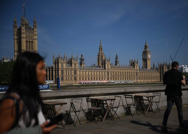 Dolgo pričakovano poročilo pojasnjuje, da si je Johnson 90-dnevno izključitev iz parlamenta prislužil zaradi »ponavljajočih se kršitev in poskusa spodkopavanja parlamentarnega procesa«. FOTO: Daniel Leal/AFP