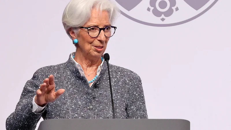 Fotografija: ECB, ki jo vodi Christine Lagarde, se odziva na še vedno trikrat previsoko inflacijo. FOTO: Thilo Schmuelgen/Reuters
