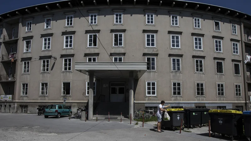 Izguba 207 ležišč v Akademskem kolegiju zagotovo prinaša tudi daljše čakalne vrste za študentske domove. FOTO: Voranc Vogel/Delo