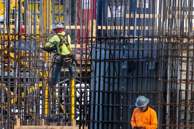 Keynesova doktrina je bila doktrina agregatnega povpraševanja, ki vodi do polne zaposlenosti. Ključno vlogo pri tem ima država. FOTO: Jim Watson/AFP