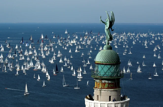 Danes ni več vseh tistih veličastnih ladij, edini dogodek, ki še omogoča pristanek, je slavna regata La Barcolana. FOTO: Alessandro Garofalo/Reuters