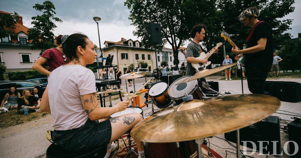 Avec de la musique en été dans les villes slovènes