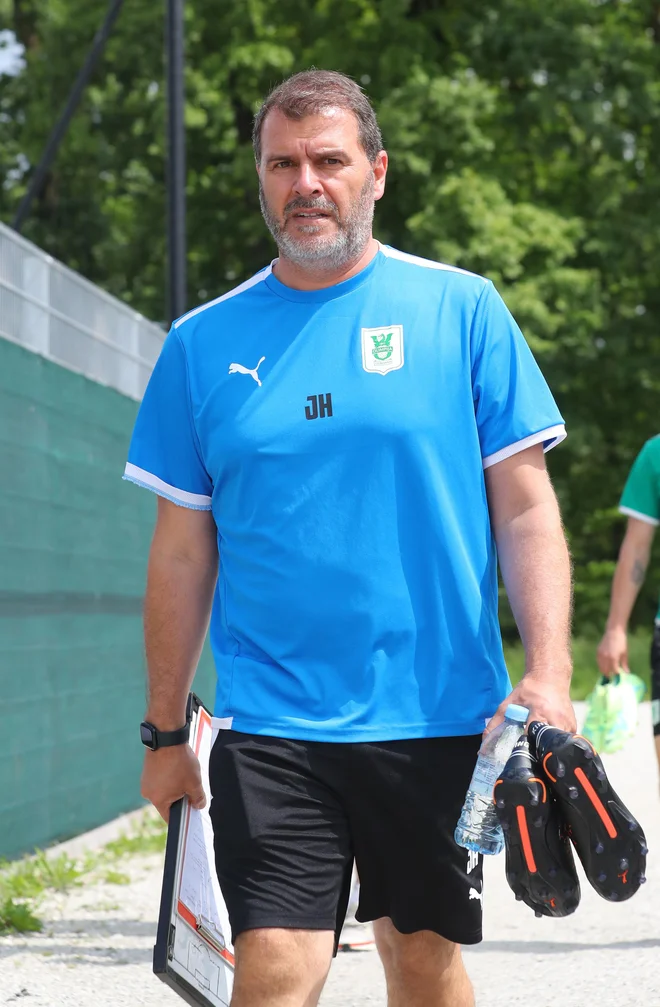 Trenerja Olimpije Joaa Henriquesa čaka pot v Latvijo. FOTO: Dejan Javornik