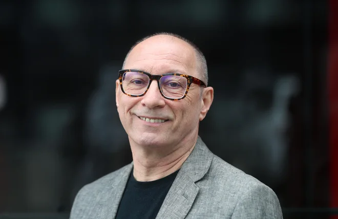Življenje je prekratko za slabe knjige, meni predsednik kresnikove žirije Igor Bratož. FOTO: Blaž Samec