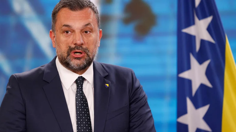 Elmedin Konaković, zunanji minister Bosne in Hercegovine, se bo v Ljubljani sestal z gostiteljico Tanjo Fajon. Foto Odd Andersen/AFP