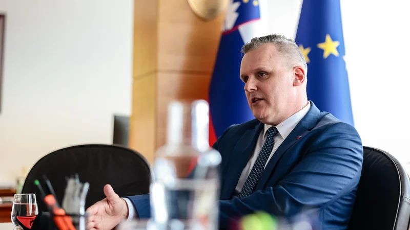 Kar se tiče povezljivosti, je Slovenija zgledna članica, nadpovprečna, povezljiva z sosednjimi energetskimi sistemi, je povedal minister Bojan Kumer. FOTO: Črt Piksi