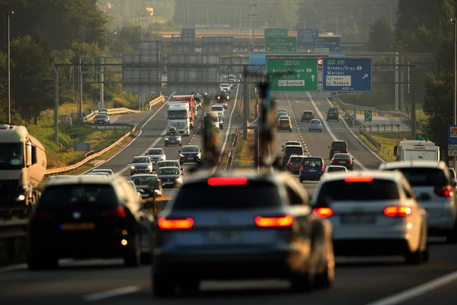Ta konec tedna nas spet čaka povečan promet na obvoznicah in avtocestah. FOTO: Jure Eržen/Delo