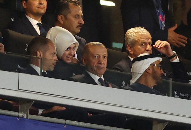 Aleksander Čeferin je v družbi turškega predsednika Recepa Tayyipa Erdogana spremljal finale lige prvakov. FOTO: Matthew Childs/Reuters