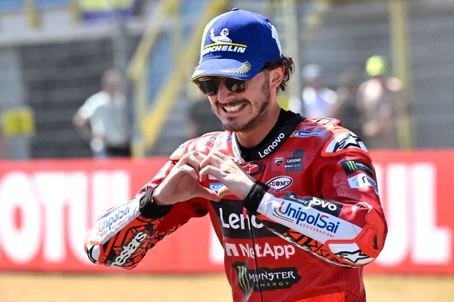 Francesco Bagnaia ne skriva svoje ljubezni do proge v Assnu. FOTO: John Thys/AFP