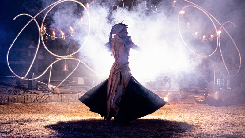 Fotografija: Italijanska skupina Opera Fiammae se bo predstavila s spektaklom ­Orakelj. FOTO: Promocijsko gradivo