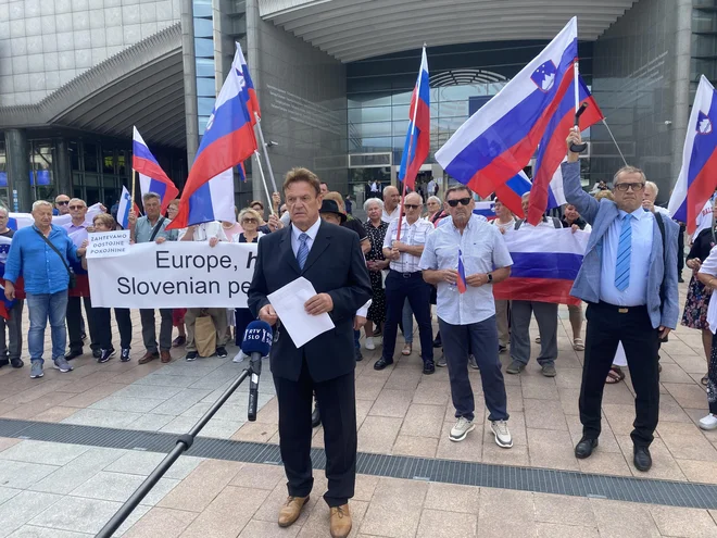 »Pogreznili smo se v totalitarizem. Bojimo se za svojo svobodo in tudi življenja,« je pred evropskim parlamentom razlagal Pavel Rupar. FOTO: Peter Žerjavič