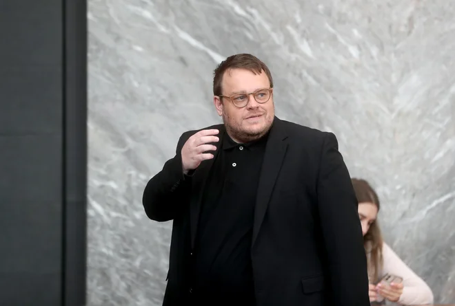 Minister Simon Maljevac na očitke o neusklajenosti s socialnimi partnerji pravi, da so sodelovali s posvetovalnim telesom, v katerem so predstavniki 40 organizacij. Foto Blaž Samec