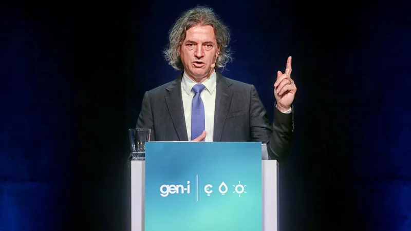 Leta 2021 se je vnel boj za prevlado nad nadzorom v Gen-I, ki ga je takrat vodil Robert Golob. Gen energija in Elektro Ljubljana sta prišla v sodni spor, ki se je zdaj sklenil s sporazumno poravnavo. FOTO: Blaž Samec/Delo