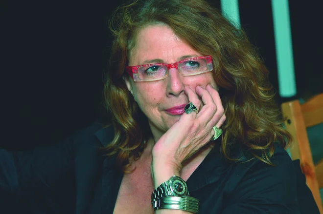 Uveljavljena slikarka in ilustratorka Kamila Volčanšek se vedno poskuša vsaj malo dolgočasiti, saj se ji prav takrat utrne obilo novih idej. FOTO: osebni arhiv
