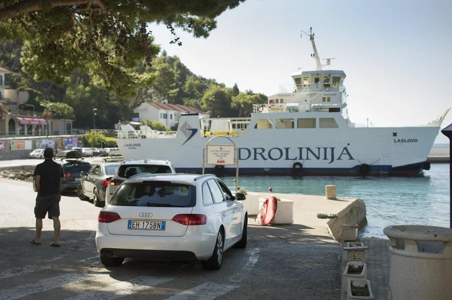 Vozovnice za hrvaške trajekte na lokalnih linijah lahko kupite vnaprej. FOTO: Jure Eržen