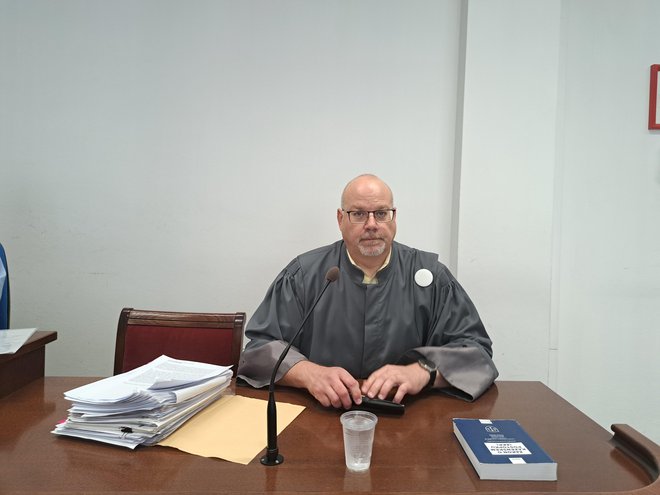 Okrožni državni tožilec Gorazd Kacijančič zahteva najvišjo možno kazen, kot jo je takrat dopuščal kazenski zakonik, to je 20 let zapora. FOTO: Špela Kuralt/Delo