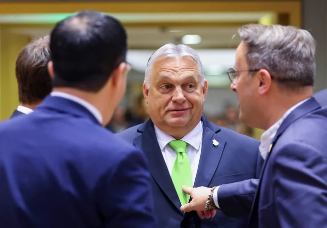 Madžarski premier Viktor Orbán med tokratnim vrhom voditeljev EU v Bruslju. FOTO: Johanna Geron/Reuters