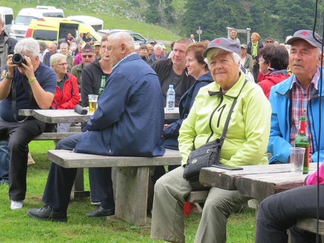 Bei einer Partisanenfeier mit Titowka auf dem Kopf.  FOTO: Bojan Rajšek/Delo