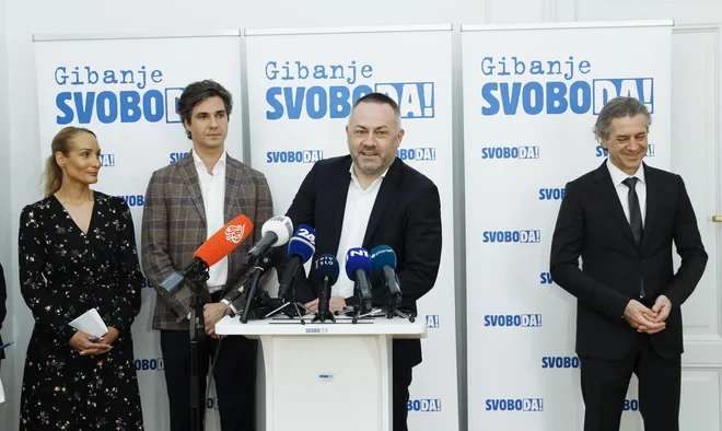 Način, kako se je vlada lotila zdravstvene reforme, pomembno vpliva na nezadovoljstvo z njenim delom. Največji padec na lestvici politikov je imel zdravstveni minister Danijel Bešič Loredan, ki je s prvega mesta maja letos padel na peto mesto. FOTO: Jože Suhadolnik