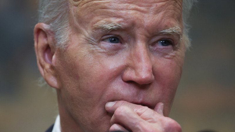 Fotografija: U.S. President Joe Biden pauses as he speaks about his plans for continued student debt relief after a U.S. Supreme Court decision blocking his plan to cancel $430 billion in student loan debt, at the White House in Washington, U.S. June 30, 2023. REUTERS/Leah Millis     TPX IMAGES OF THE DAY