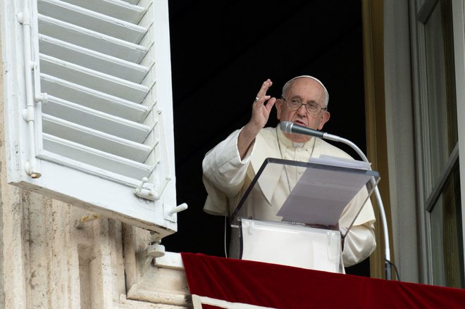 Papež Frančišek je sicer večkrat izrazil željo po okrepitvi boja proti zlorabam v Cerkvi. FOTO: Vatican Media/Reuters