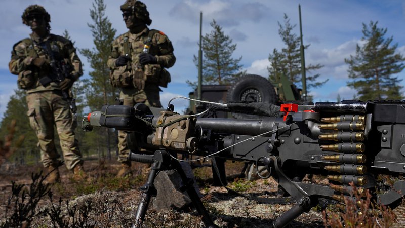 Fotografija: Vojaki 10. gorske divizije ameriške vojske med vajo Severni gozd (Northern Forest) v Rovajärviju na Finskem FOTO: Janis Laizans/Reuters
