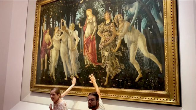 Napad na Botticellijevo Pomlad je javnost razbesnel. Foto Reuters